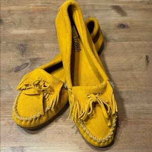 Minnetonka Kilty Hardsole Women's Moccasins